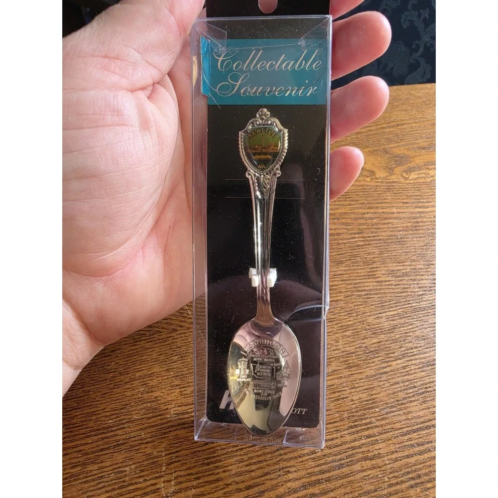 Lot Of 12 Souvenir Collector Spoons Travel States International Mixed‎ Metals
